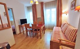 Oo, T2, centre Luchon, wifi, casier à skis, ascenseur, 4 personnes